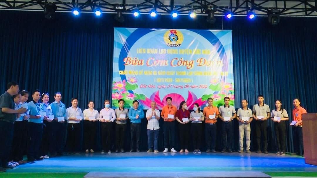Long An: Hơn 5 tỷ đồng tổ chức bữa cơm công đoàn chăm lo cho đoàn viên, NLĐ