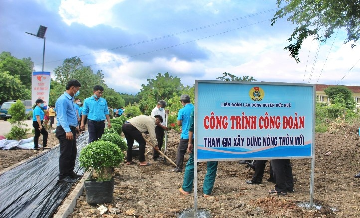 Công đoàn góp sức xây dựng nông thôn mới