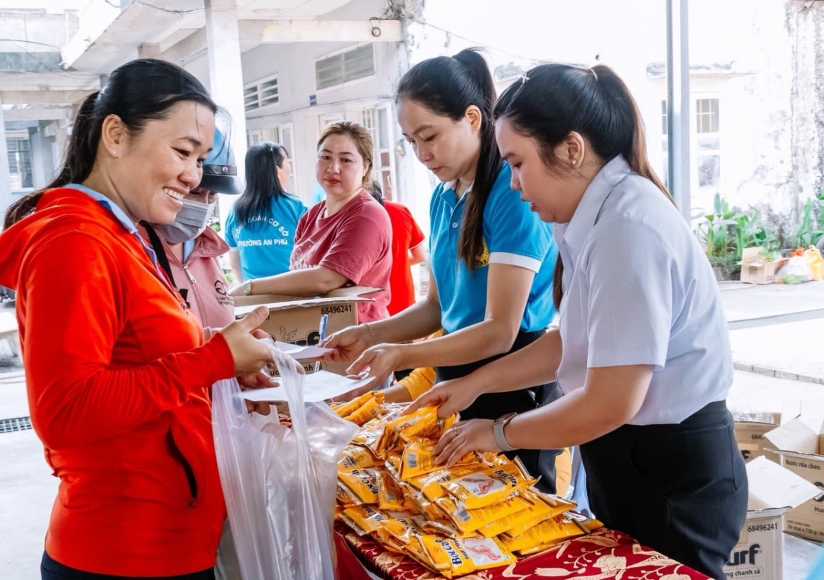 Công đoàn Bình Dương: Mang xuân ấm áp đến với công nhân lao động Công đoàn Bình Dương: Mang xuân ấm áp đến với công nhân lao động