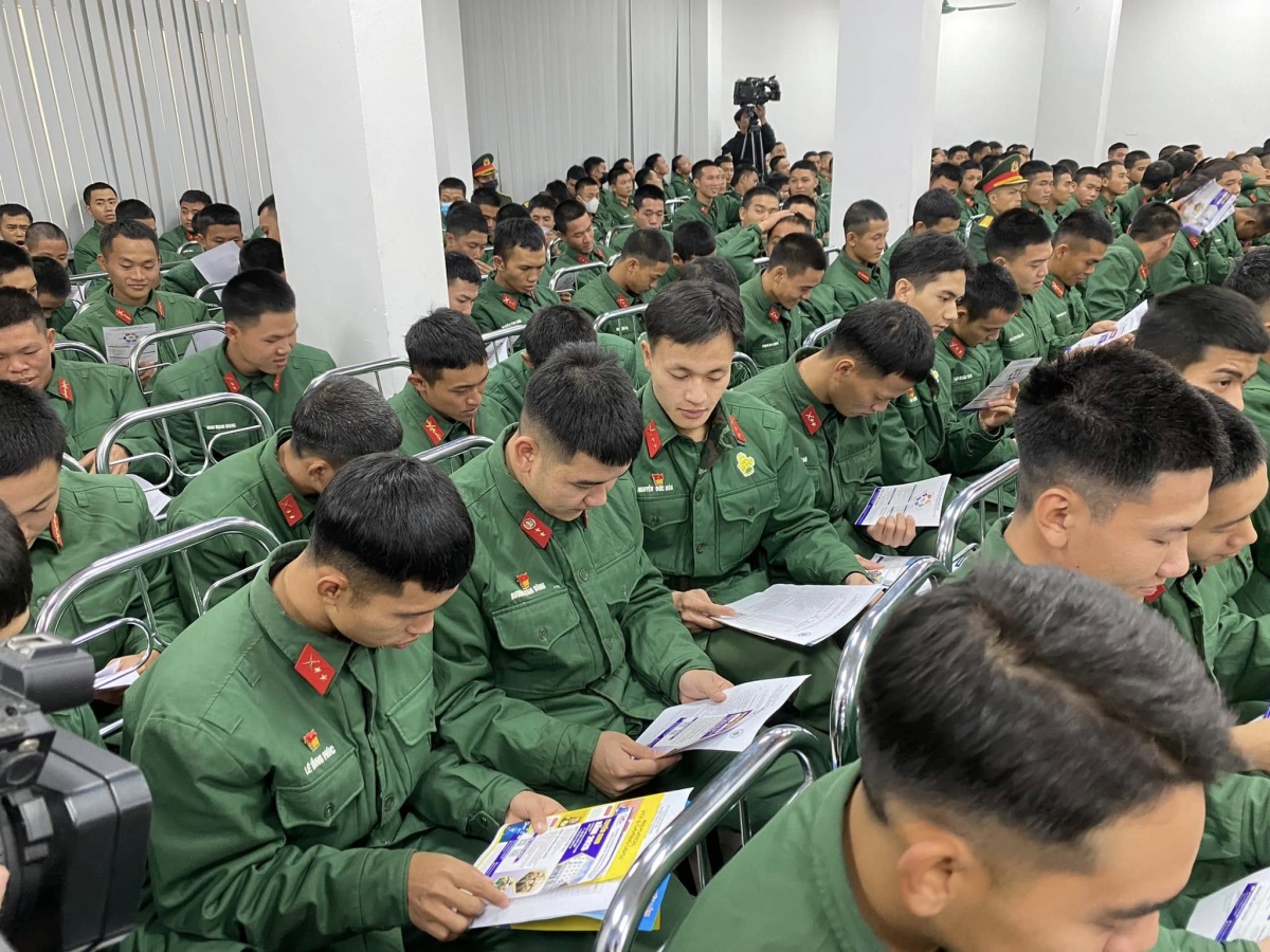 Bỡ ngỡ sau xuất ngũ, bộ đội tìm hướng đi tại phiên giao dịch việc làm
