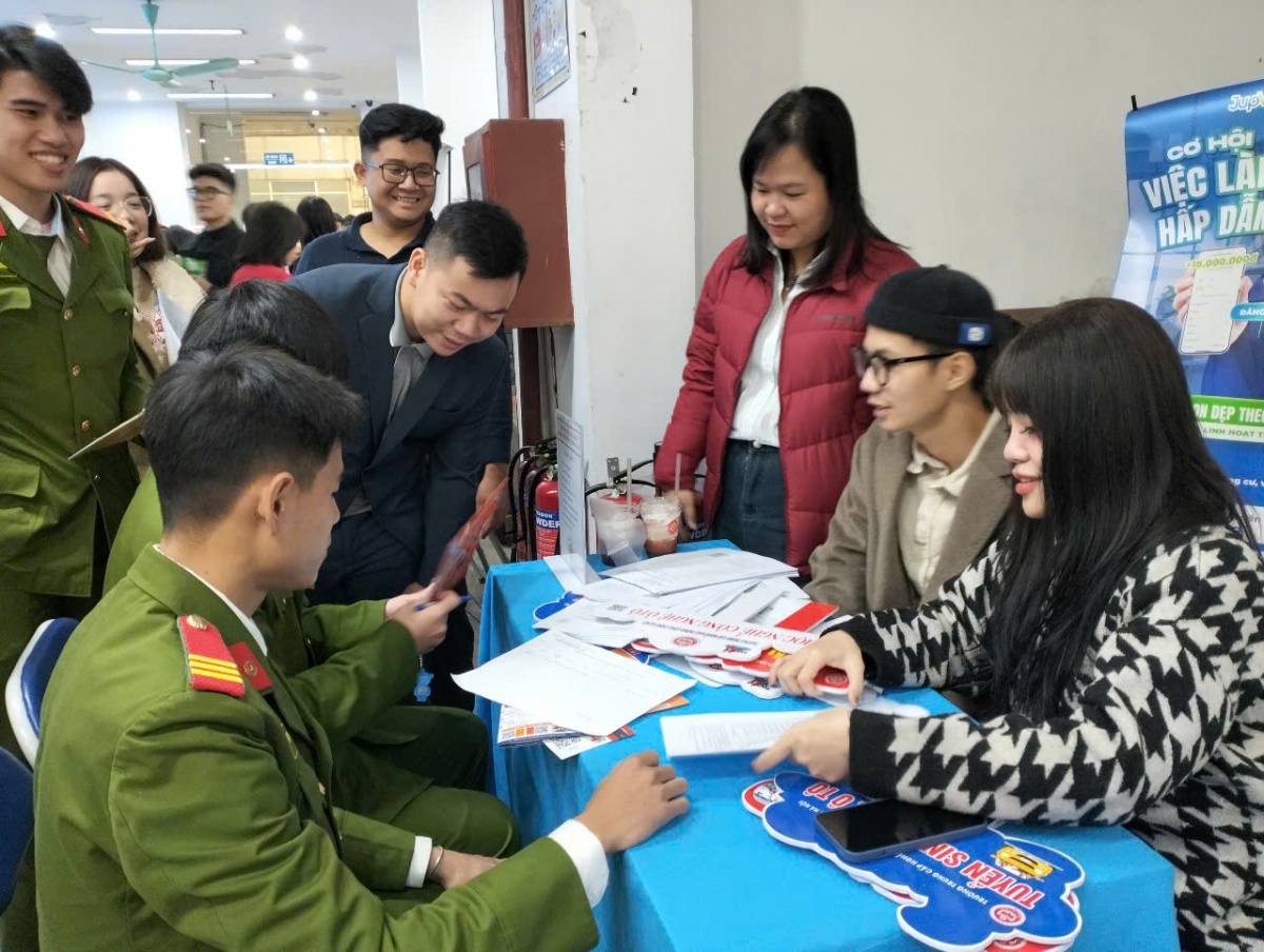 Hà Nội: Hàng ngàn cơ hội việc làm mở ra cho chiến sĩ nghĩa vụ công an Hà Nội: Hàng ngàn cơ hội việc làm mở ra cho chiến sĩ nghĩa vụ công an