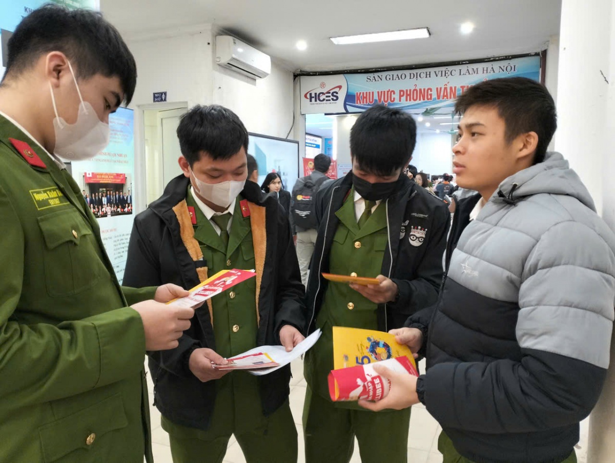 Hà Nội: Hàng ngàn cơ hội việc làm mở ra cho chiến sĩ nghĩa vụ công an Hà Nội: Hàng ngàn cơ hội việc làm mở ra cho chiến sĩ nghĩa vụ công an
