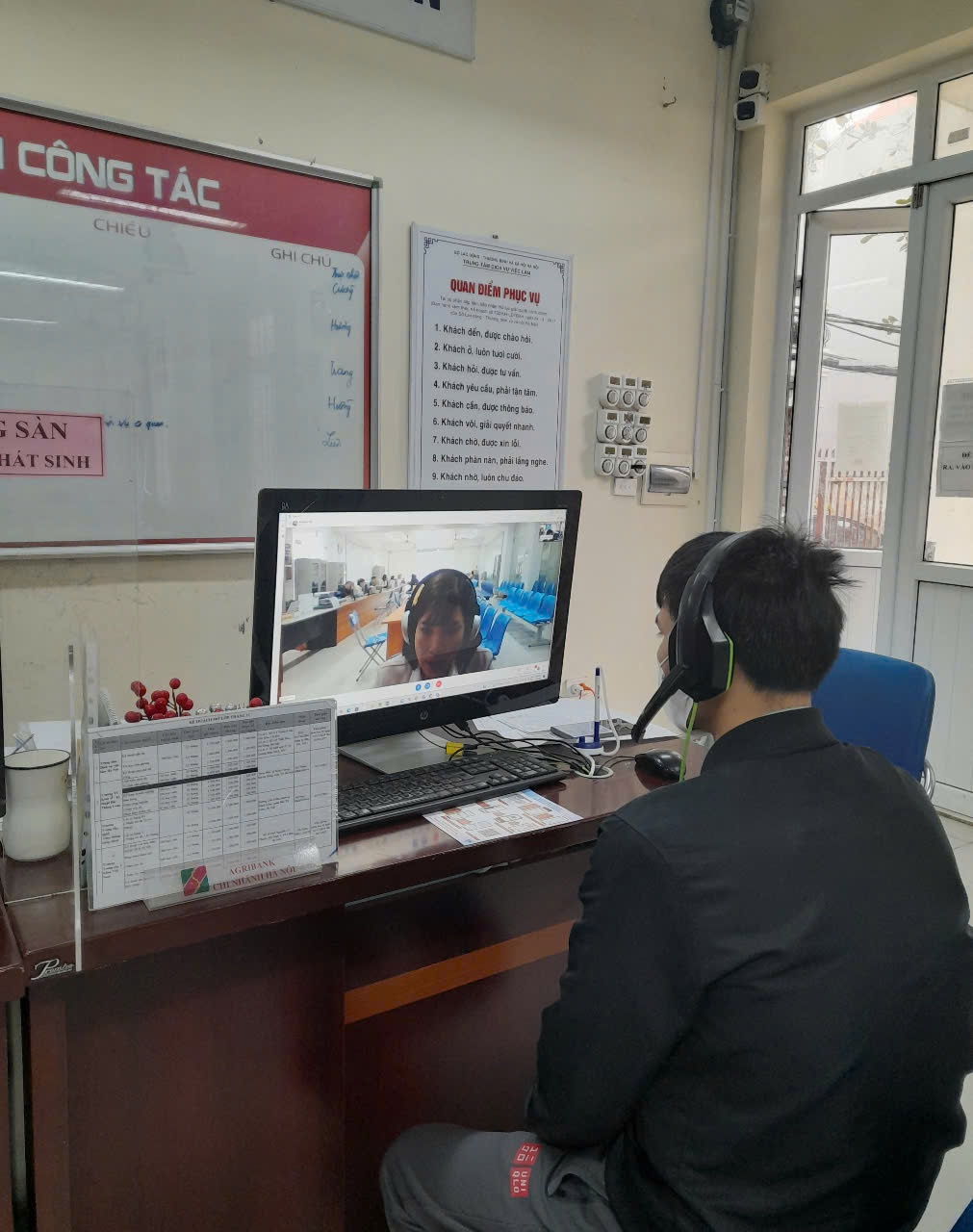 Cầu nối hiệu quả giữa lao động thất nghiệp và thị trường việc làm Cầu nối hiệu quả giữa lao động thất nghiệp và thị trường việc làm