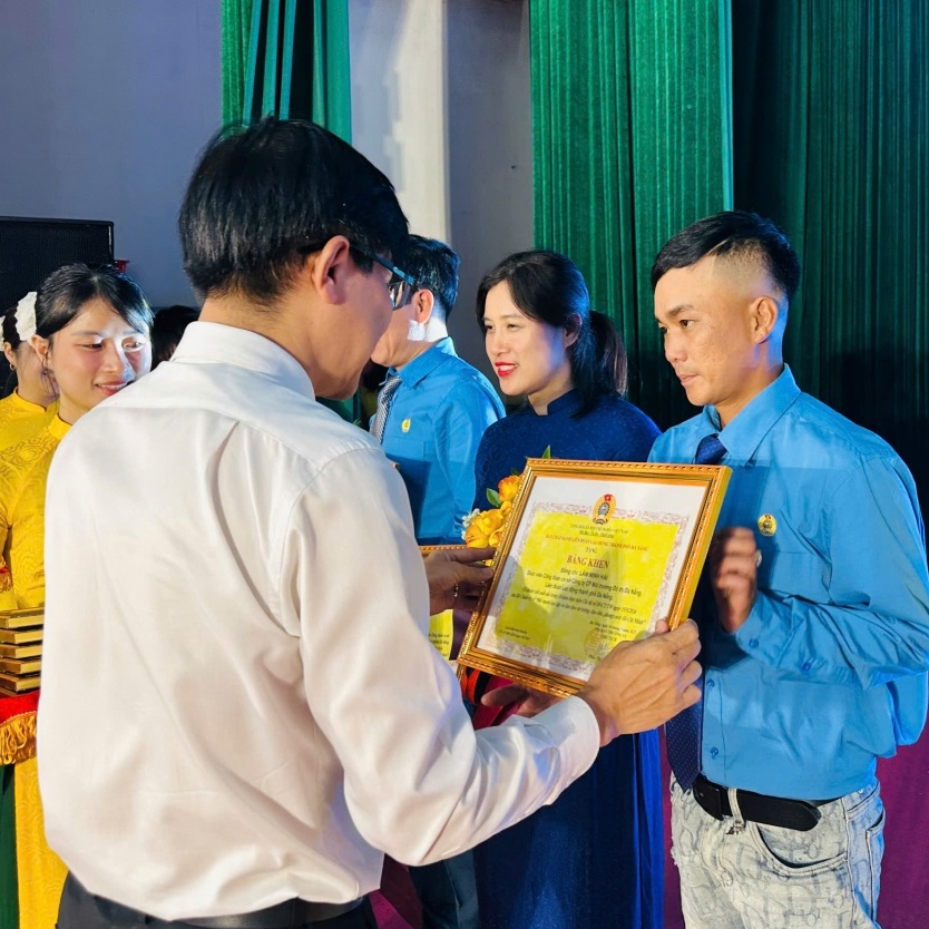 Công đoàn Đà Nẵng tuyên dương công nhân trả lại nhẫn kim cương hơn 1 tỷ đồng