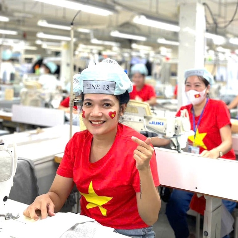 Sắc cờ Tổ quốc ngập tràn trong các nhà máy dịp Quốc khánh 2/9