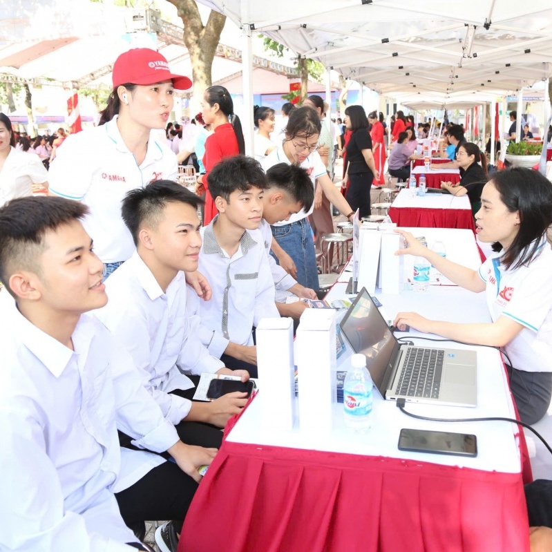 Phiên giao dịch việc làm xã Tiến Thắng: “Bắt mạch” thị trường lao động qua 2.180 chỉ tiêu tuyển dụng