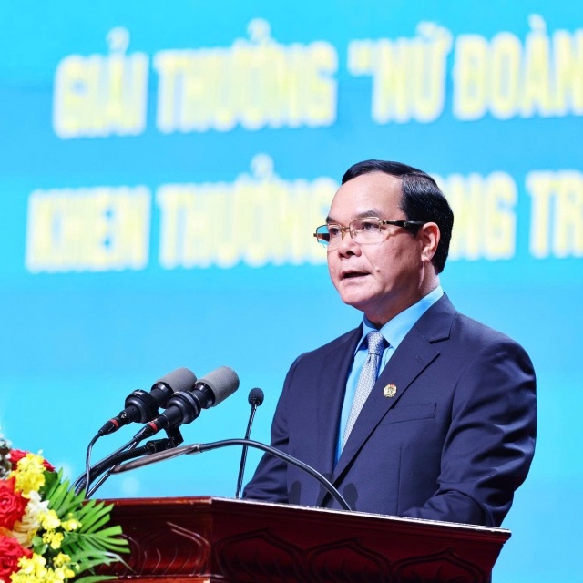 Khát vọng tỏa sáng của phụ nữ Việt Nam ở hai phương diện gia đình và xã hội