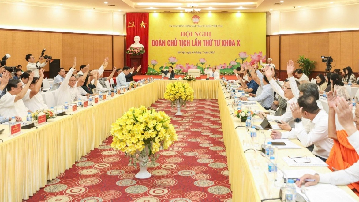 Kỳ 4: Để thể chế đi vào lòng dân, cần một Mặt trận đi trước một bước về dân chủ