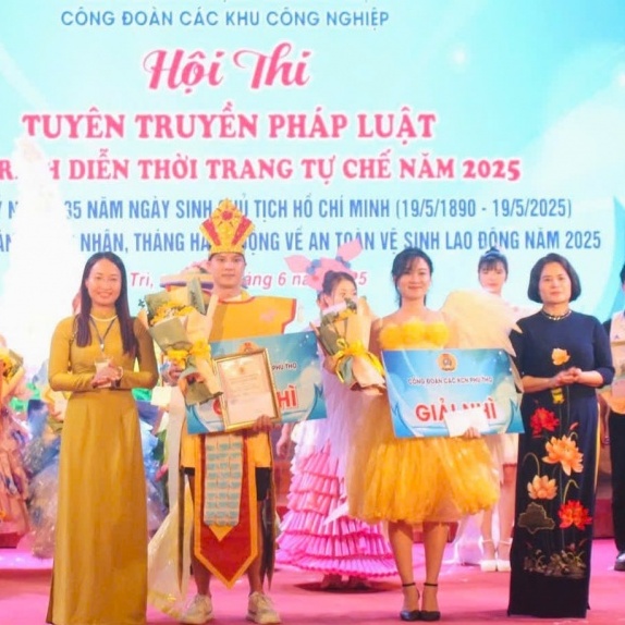 Tỏa sáng phong trào “Hai giỏi” trong nữ công nhân Yakjin