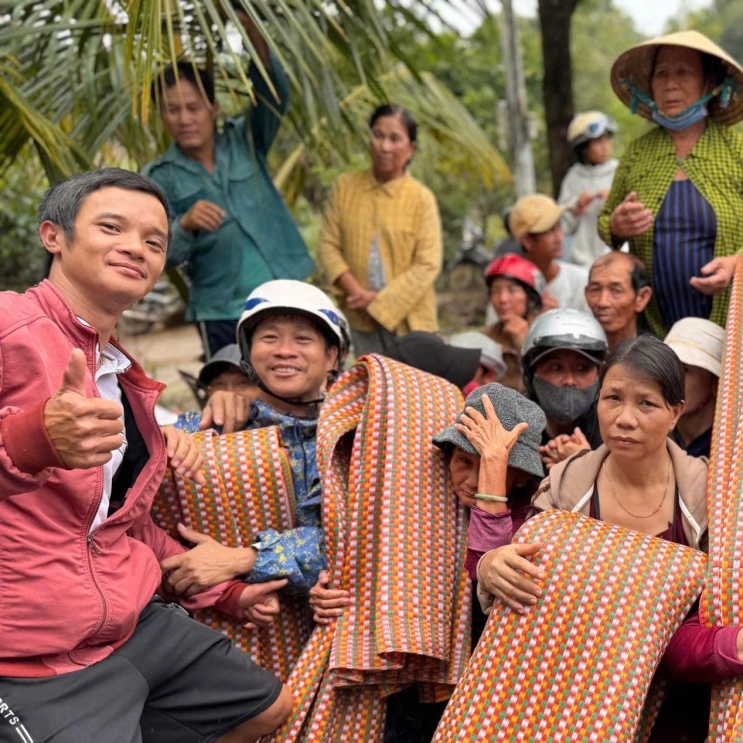 Những người “đánh cược sinh mạng” giữa rốn lũ Đắk Lắk