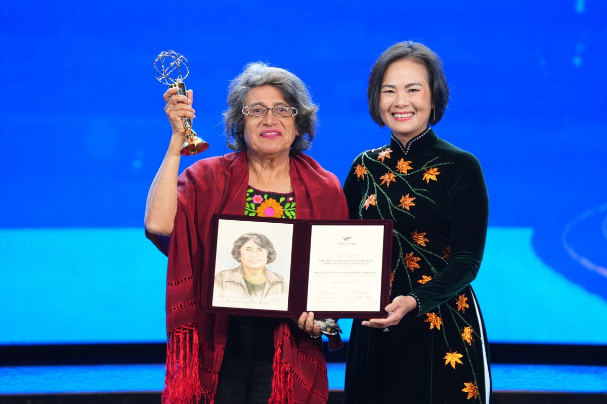 Giải Đặc biệt VinFuture 2025 dành cho Nhà khoa học đến từ các nước đang phát triển vinh danh GS. María Esperanza Martínez-Romero (Mexico) Giải Đặc biệt VinFuture 2025 dành cho Nhà khoa học đến từ các nước đang phát triển vinh danh GS. María Esperanza Martínez-Romero (Mexico)