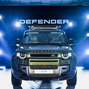 Land Rover Defender 2026 ra mắt, giá hơn 6,3 tỷ đồng khi đi kèm gói nâng cấp