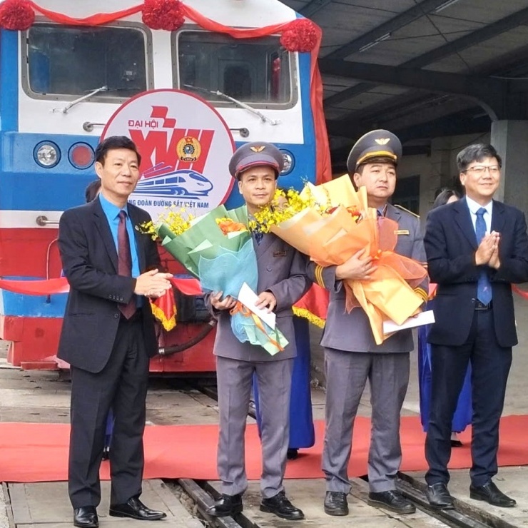 Khai trương đoàn tàu tuyên truyền chào mừng Đại hội XVII Công đoàn Đường sắt Việt Nam