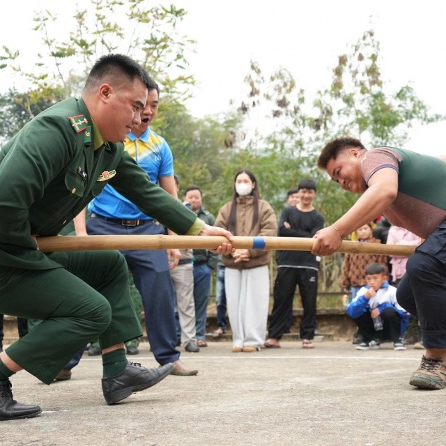 "Xuân Biên phòng, ấm lòng dân bản”: Nghĩa tình nơi biên giới Bản Lầu