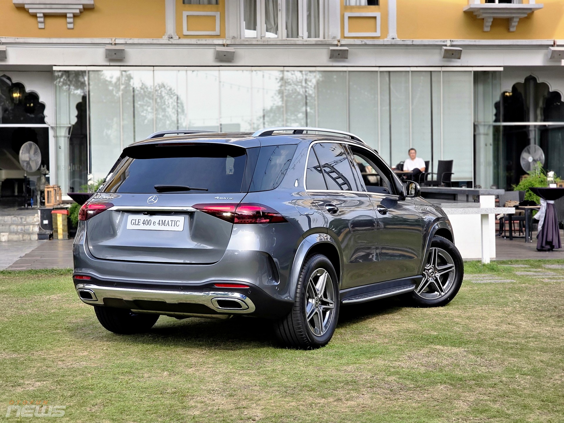 Cận cảnh SUV plug-in hybrid Mercedes-Benz GLE 400e