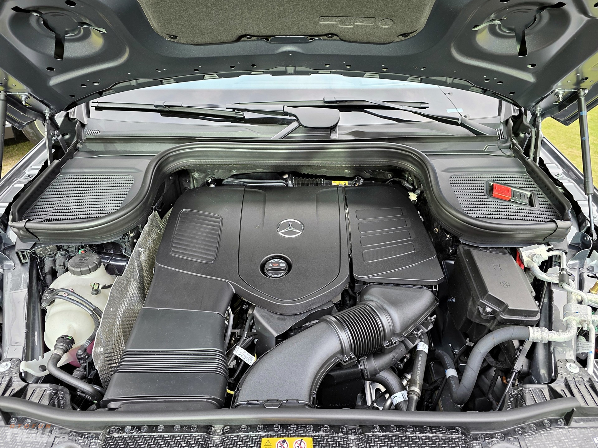 Cận cảnh SUV plug-in hybrid Mercedes-Benz GLE 400e