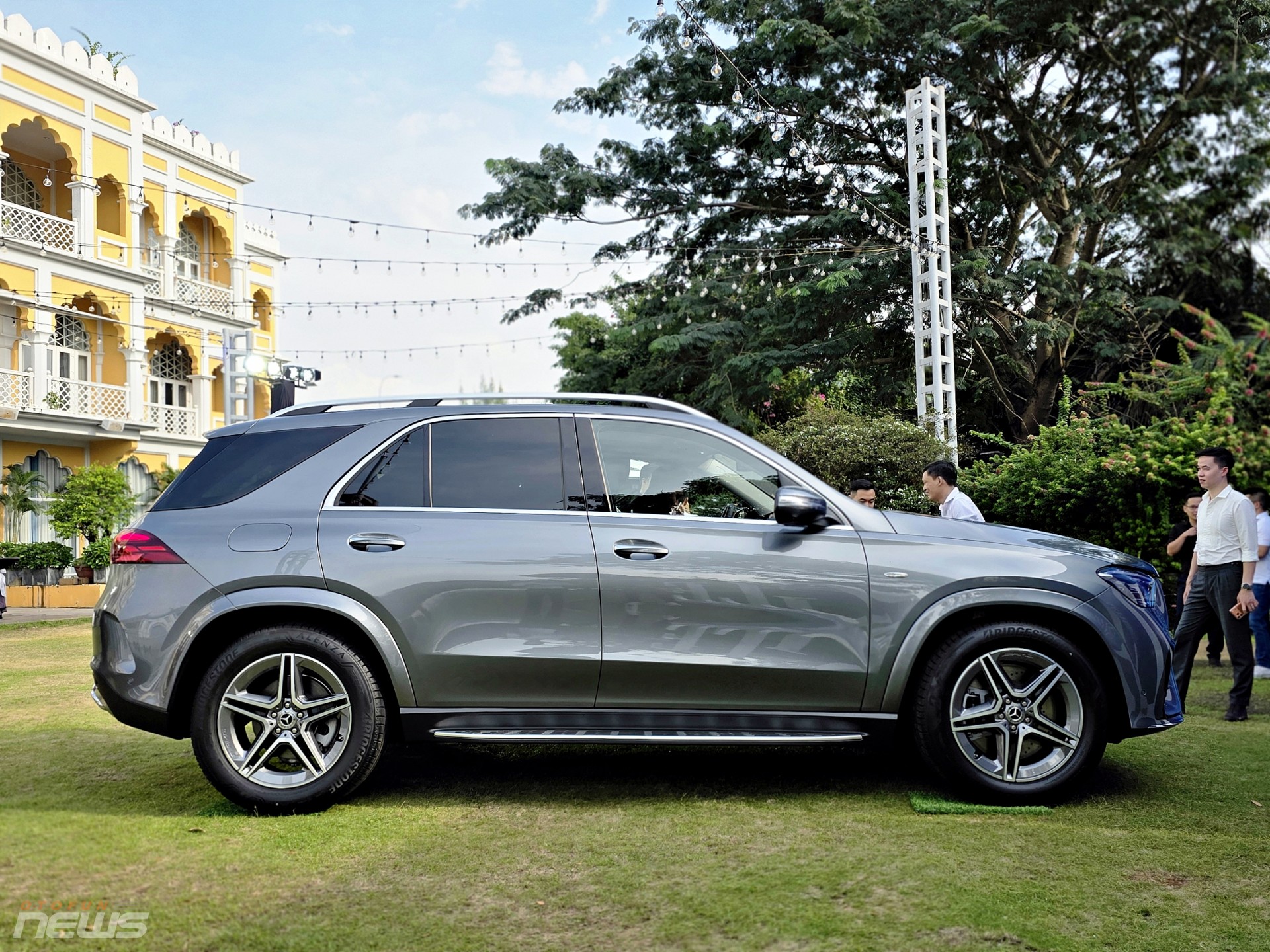 Cận cảnh SUV plug-in hybrid Mercedes-Benz GLE 400e