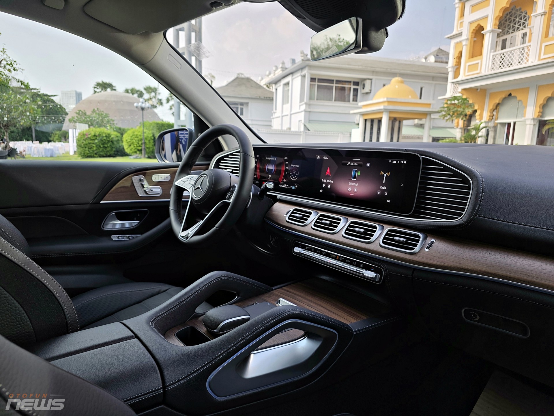 Cận cảnh SUV plug-in hybrid Mercedes-Benz GLE 400e