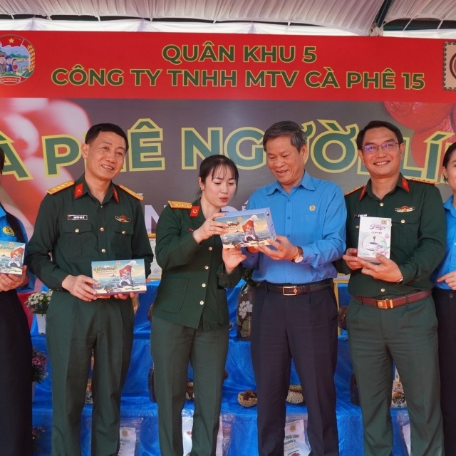 Ngày hội Tết tại Công ty Cà phê 15: Trao an sinh, gửi trọn nghĩa tình
