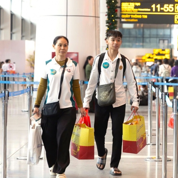 Chuyến bay đặc biệt chở niềm tin, hy vọng của người lao động dịp Tết