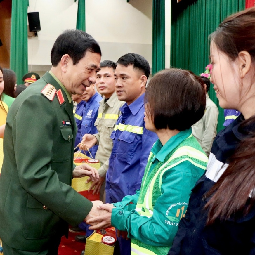 179 đoàn công tác của lãnh đạo Đảng, Nhà nước thăm và tặng quà cho đoàn viên, người lao động dịp Tết 2026