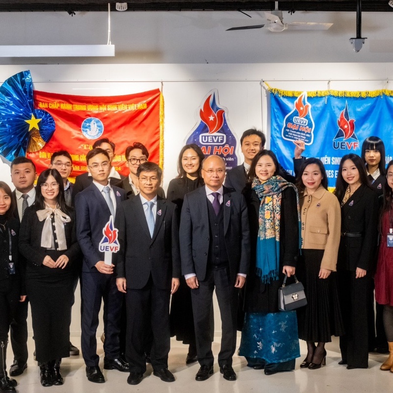 Giữ vững niềm tin giữa “kinh đô ánh sáng” - Kỳ 1: “Hạt nhân” chính trị tại Paris