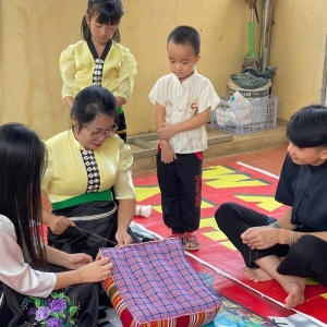 Từ bông gạo rừng đến giấc ngủ êm: Hành trình khởi nghiệp của cô giáo trẻ nơi rẻo cao