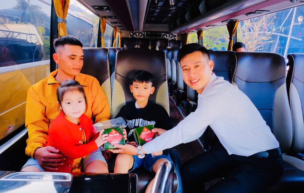 Những chiếc bánh chưng xanh đầy trang trọng là món quà tinh thần ý nghĩa cho đoàn viên dịp Tết cổ truyền của dân tộc