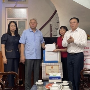 Thăm hỏi nạn nhân tai nạn lao động tại Quảng Ninh
