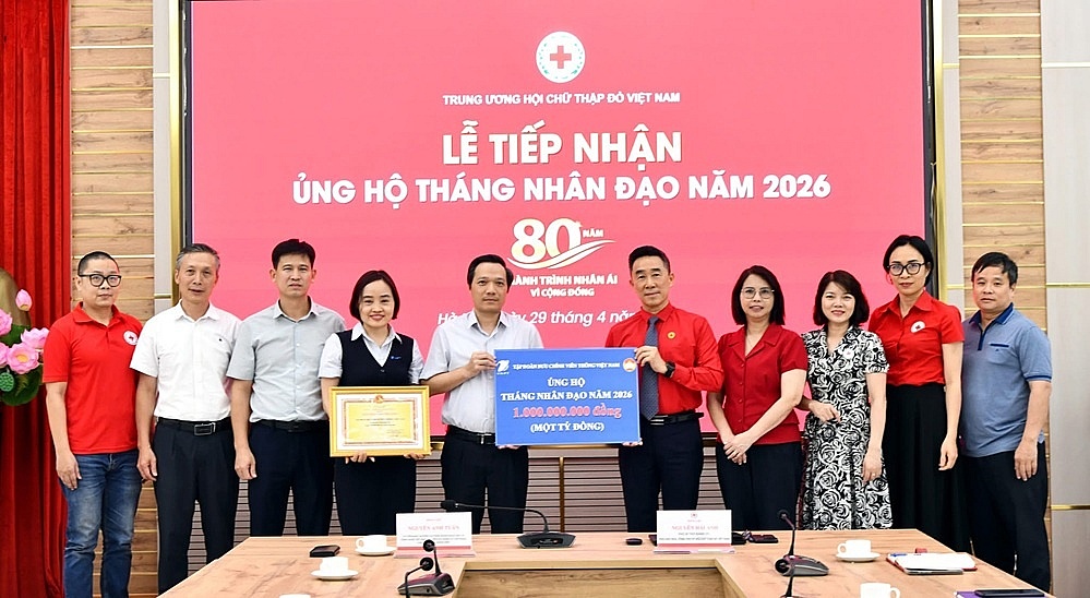 Lễ phát động được tổ chức trực tiếp kết hợp trực tuyến tới 34 tỉnh/thành, thu hút sự tham gia của đông đảo người dân cả nước. Được biết, VNPT tại các tỉnh/thành cũng đã thiết lập và đảm bảo hạ tầng truyền dẫn, hạ tầng thông tin tốt nhất phục vụ tại các điểm cầu truyền hình cho sự kiện quan trọng này. Ảnh: ĐVCC