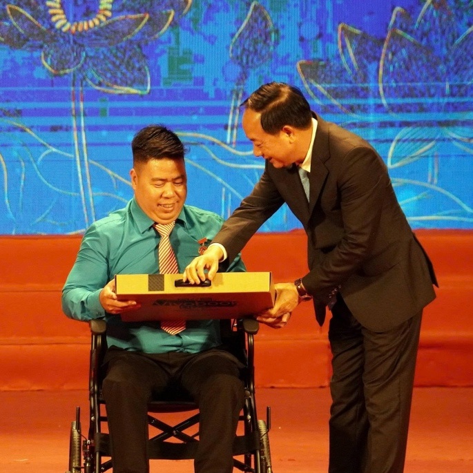 “Tôi mất đi nhiều thứ nhưng không được phép đánh mất niềm tin”