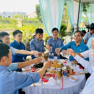 Bữa cơm công đoàn của công nhân đường sắt