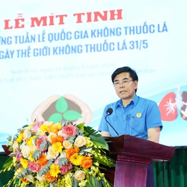 Quyết liệt đẩy lùi thuốc lá trong công nhân lao động