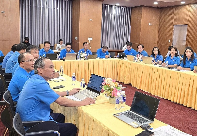 Đổi mới quản lý ATVSLĐ trong công đoàn: Từ giám sát thủ công đến an toàn thông minh Đổi mới quản lý ATVSLĐ trong công đoàn: Từ giám sát thủ công đến an toàn thông minh