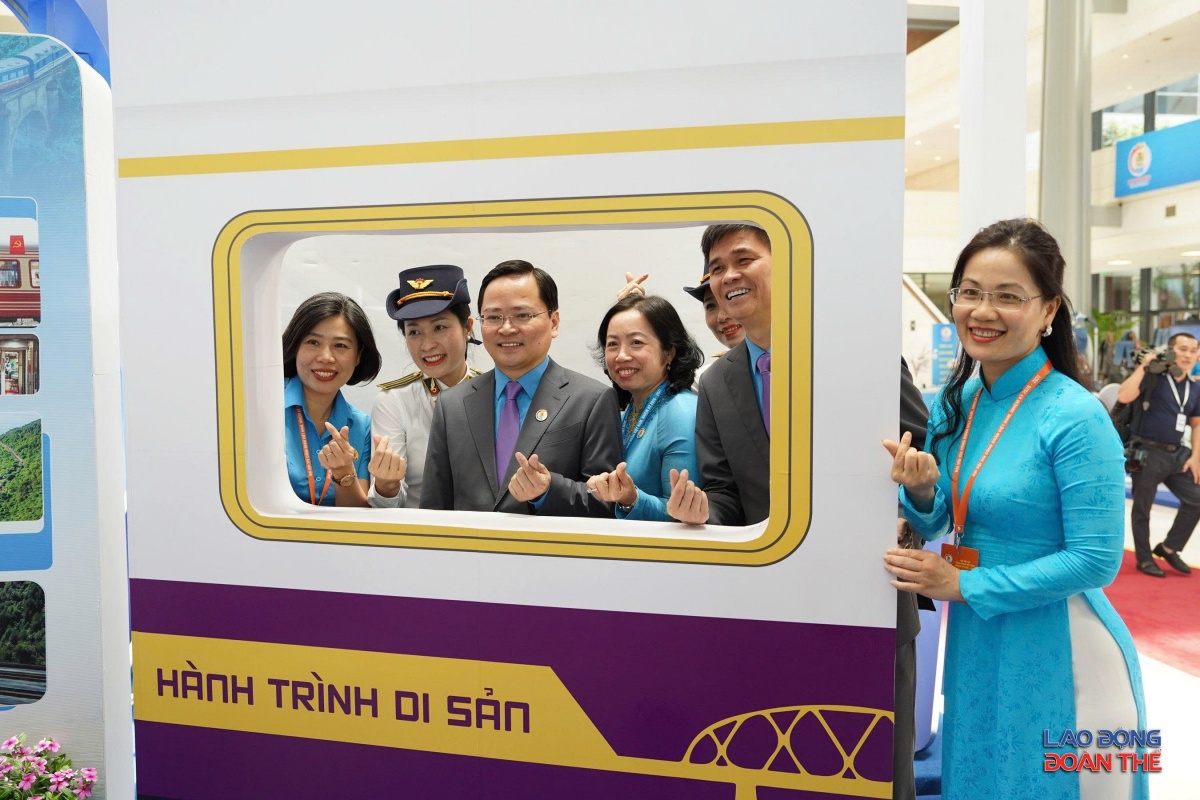 [Ảnh] Lãnh đạo Tổng Liên đoàn tham quan các sản phẩm, sáng kiến tiêu biểu của đoàn viên