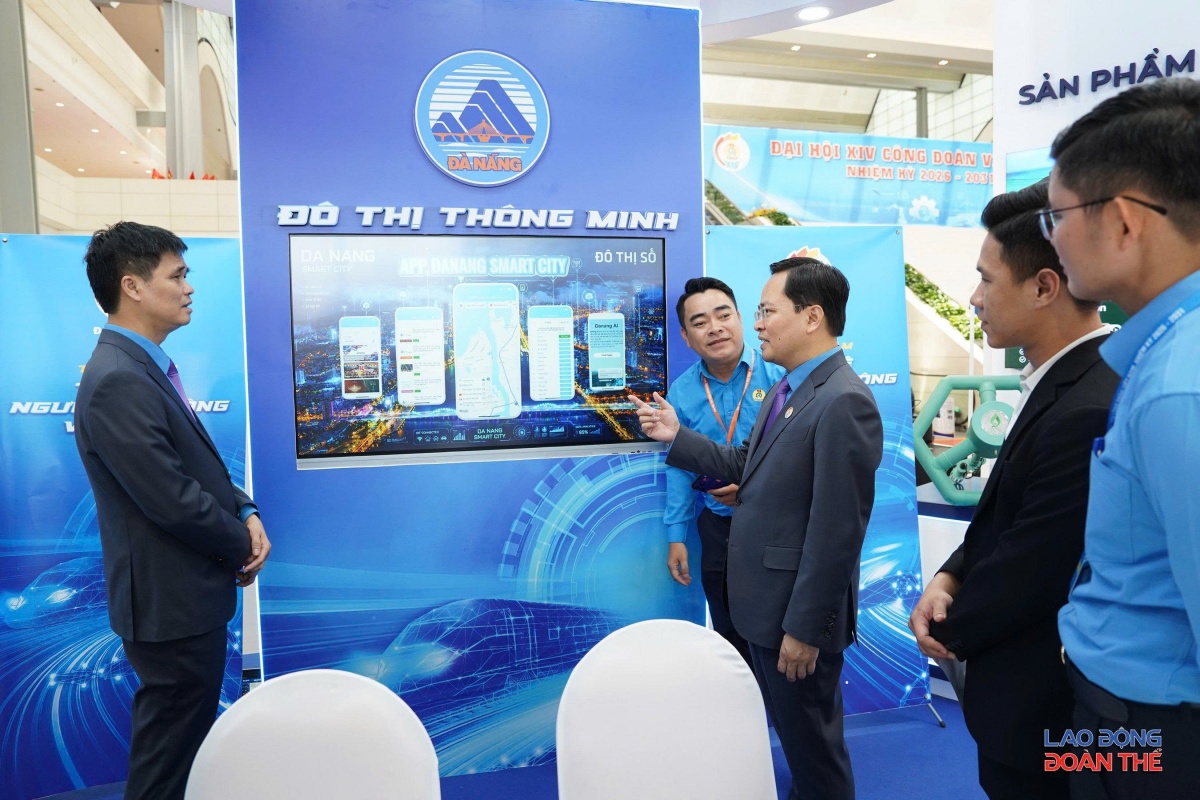 [Ảnh] Lãnh đạo Tổng Liên đoàn tham quan các sản phẩm, sáng kiến tiêu biểu của đoàn viên
