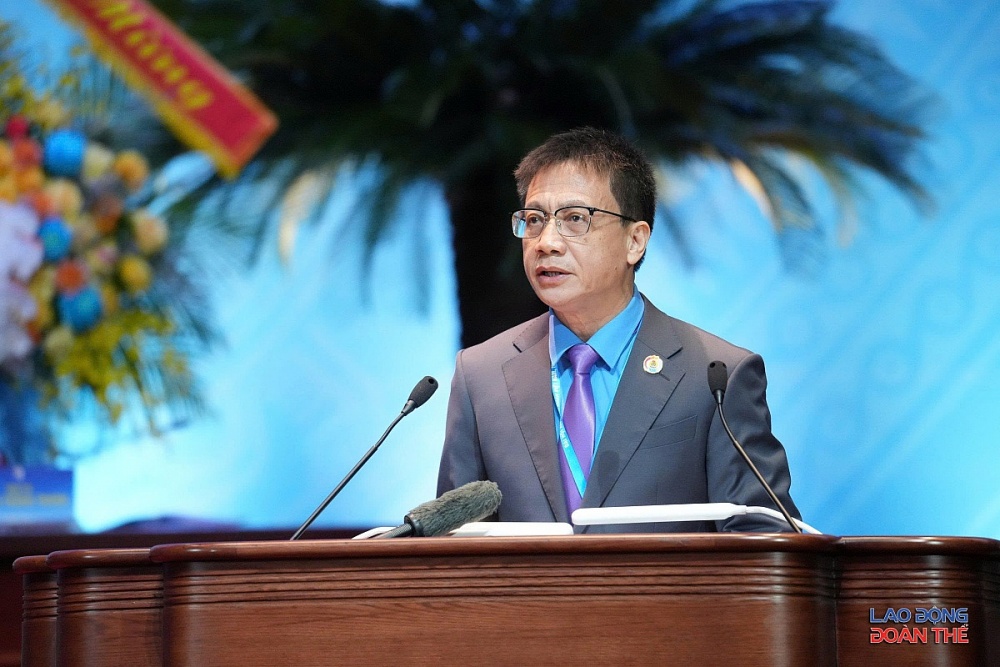 đồng chí Nguyễn Ngọc Ân - Chủ tịch Công đoàn Giáo dục Việt Nam đã trình bày bài tham luận tại Đại hội. Ảnh: Mạnh Thắng