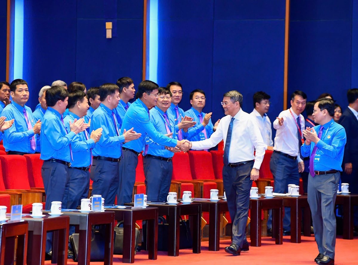 Thủ tướng Chính phủ trao đổi, thảo luận với Đại biểu dự Đại hội XIV Công đoàn Việt Nam