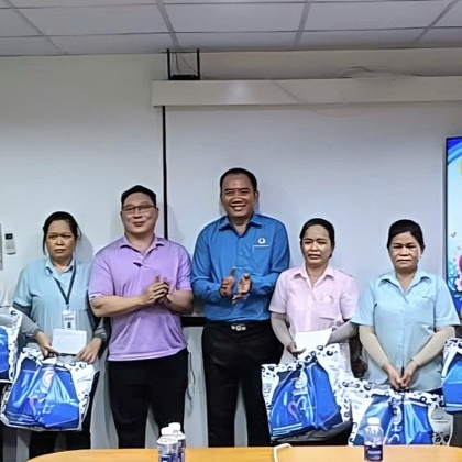 LĐLĐ TP. HCM: Thăm doanh nghiệp, trao quà Đại hội XIV Công đoàn Việt Nam