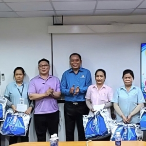 LĐLĐ TP. HCM: Thăm doanh nghiệp, trao quà Đại hội XIV Công đoàn Việt Nam
