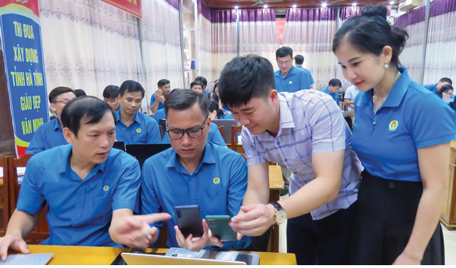 Vai trò của tổ chức Công đoàn Vai trò của tổ chức Công đoàn trong việc thúc đẩy khả năng tiếp cận dịch vụ công trực tuyến cho người lao động trong thời kỳ chuyển đổi số Vai trò của tổ chức Công đoàn Vai trò của tổ chức Công đoàn trong việc thúc đẩy khả năng tiếp cận dịch vụ công trực tuyến cho người lao động trong thời kỳ chuyển đổi số