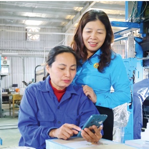 Vai trò của tổ chức Công đoàn trong việc thúc đẩy khả năng tiếp cận dịch vụ công trực tuyến cho người lao động trong thời kỳ chuyển đổi số