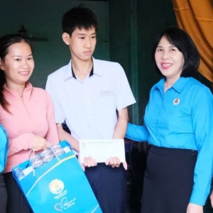 Bài 2: Công đoàn đồng hành với người lao động