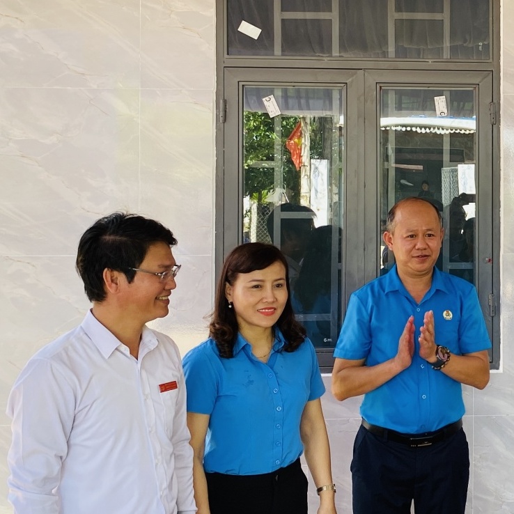 Công đoàn Đà Nẵng khánh thành 10 mái nhà Đại đoàn kết, thắp niềm tin nơi vùng cao Phước Trà