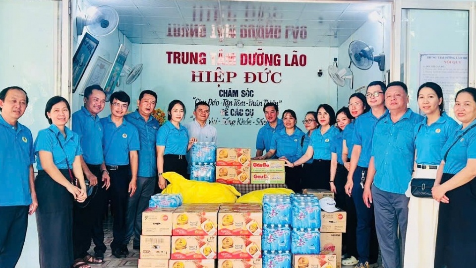 Về nguồn, bồi đắp trách nhiệm của người cán bộ Công đoàn