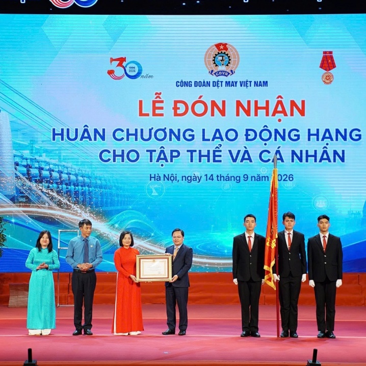 Công đoàn Dệt May Việt Nam đón nhận Huân chương Lao động hạng Ba
