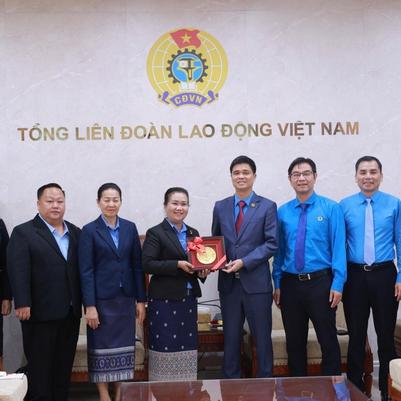 Công đoàn Hà Nội - Viêng Chăn: Thắt chặt tình hữu nghị, cùng chăm lo người lao động