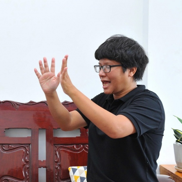 Nghề "nói bằng tay và nghe bằng mắt"