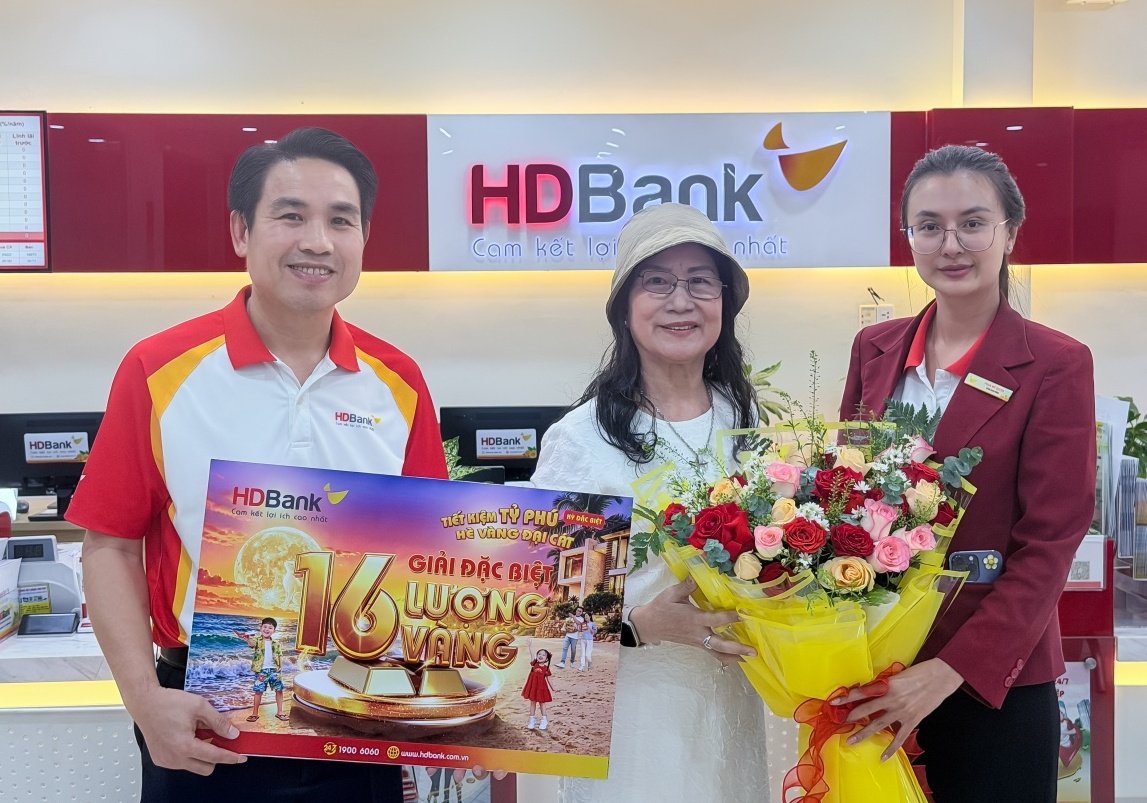 Nữ khách hàng gửi tiết kiệm ở HDBank Kiên Giang trúng thưởng 16 lượng vàng SJC