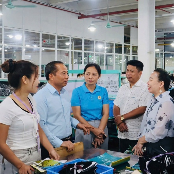 Khơi dậy sứ mệnh công nhân, đưa cờ Đảng đến từng nhà máy